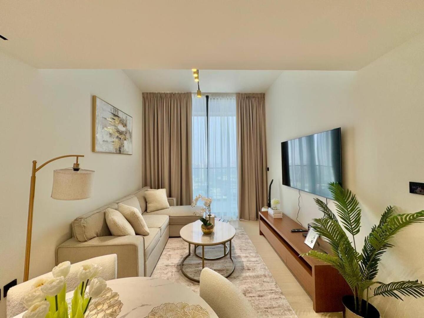 Exquisite Brand-new 1br With Spacious Balcony Apartment *