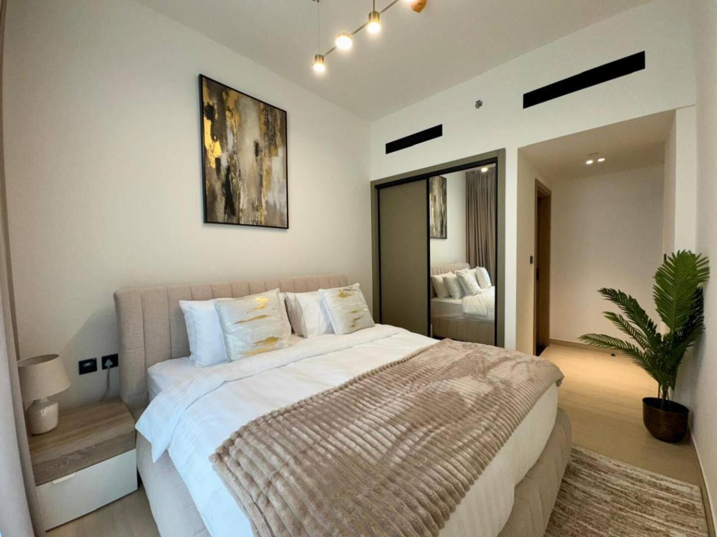 Exquisite Brand-new 1br With Spacious Balcony Apartment