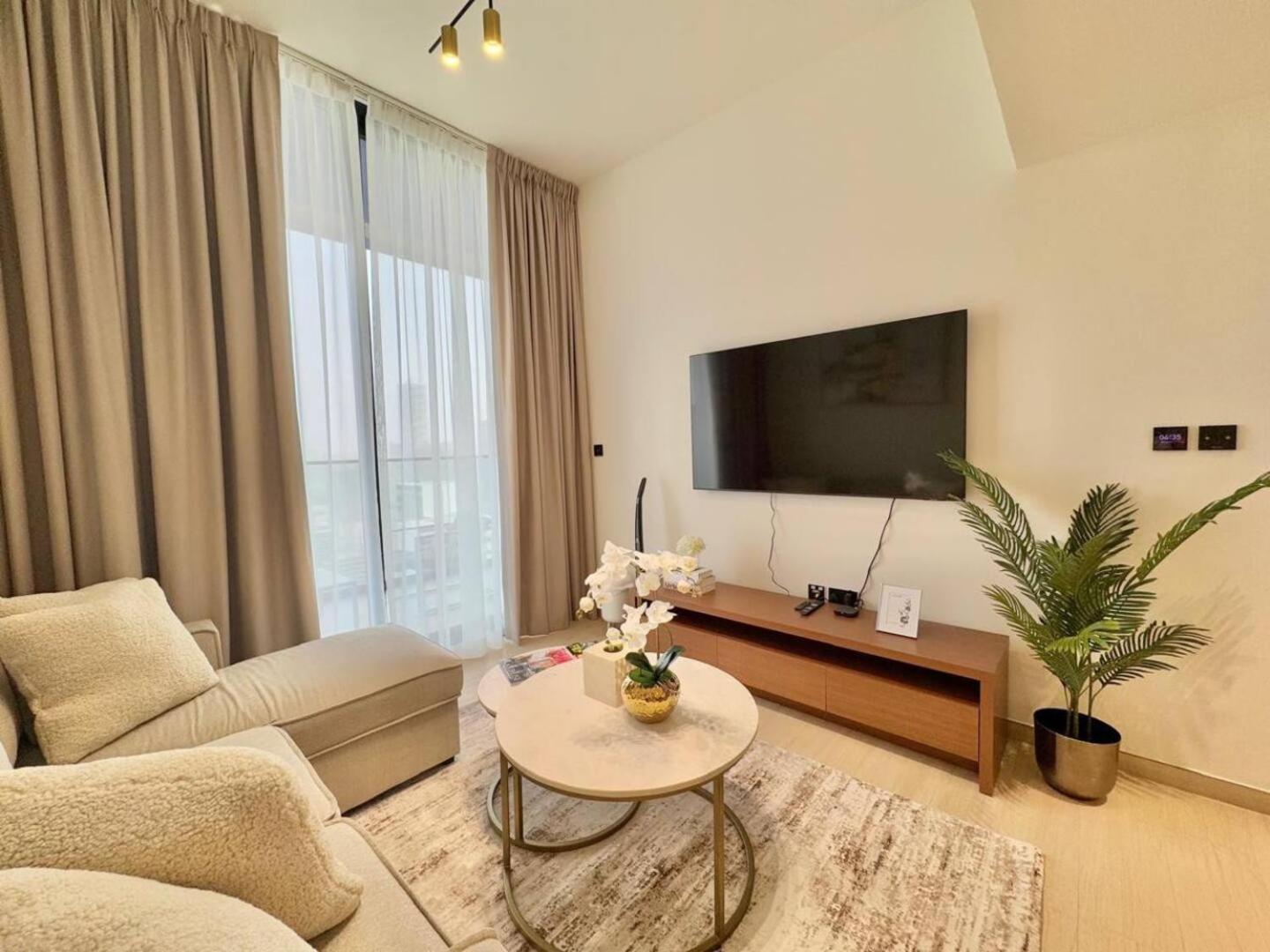 Apartment Exquisite Brand-new 1br With Spacious Balcony