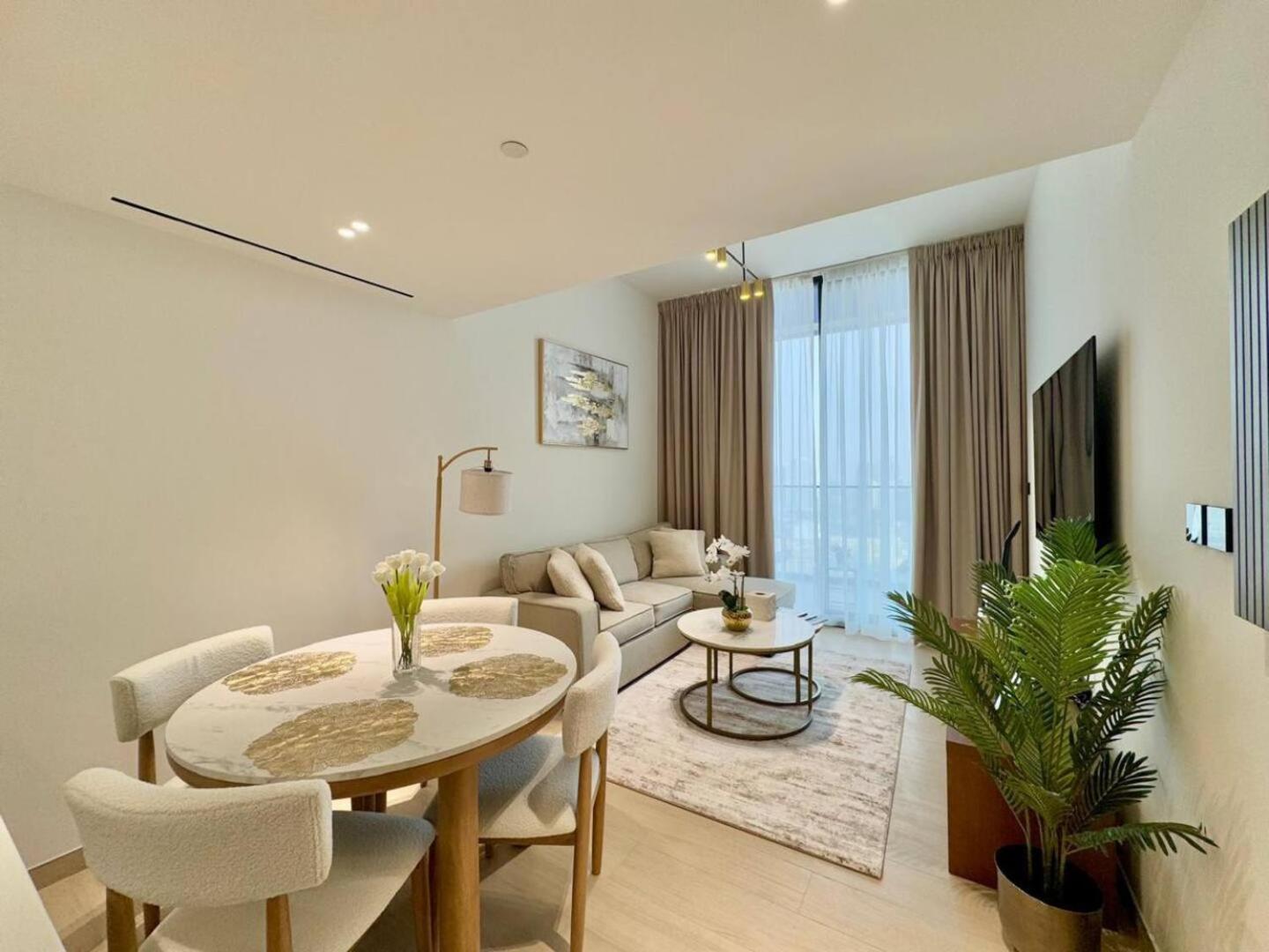Exquisite Brand-new 1br With Spacious Balcony Apartment